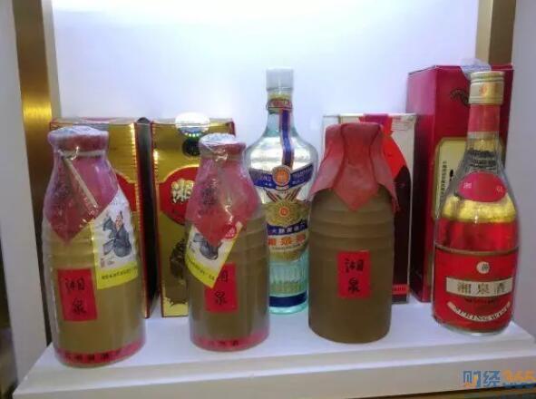2007年6月21日,黄永玉将酒鬼酒"麻袋陶瓶"包装设计者知识产权,有价